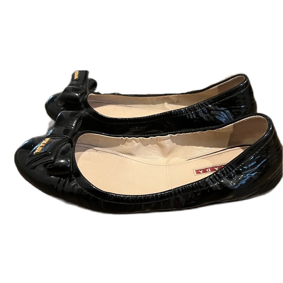 Prada flats, good condition only worn a few times. - Picture 2 of 4